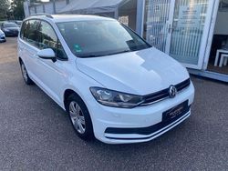 Weiß Gebraucht 2017 VW Touran Trendline Van / Kleinbus | 8.700 € (Fairer Preis)