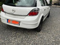 Weiß Gebraucht 2009 Opel Astra Kleinwagen | 1.700 € (Guter Preis)