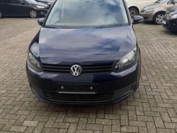 Blau Gebraucht 2010 VW Touran Trendline Van / Kleinbus | 5.200 € (Etwas zu teuer)
