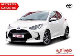 Weiß Gebraucht 2022 Toyota Yaris Hybrid Team Kleinwagen | 21.490 € (Fairer Preis)