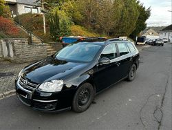 Schwarz Gebraucht 2007 VW Golf V Sportline Kombi | 2.700 € (Etwas zu teuer)
