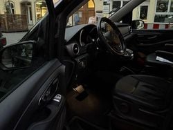 Schwarz Gebraucht 2016 Mercedes V250 Avantgarde Van / Kleinbus | 33.500 € (Fairer Preis)