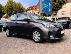 Grau Gebraucht 2015 Toyota Yaris Kleinwagen | 5.900 € (Etwas zu teuer)