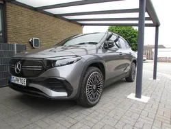 Grau Gebraucht 2021 Mercedes EQA250 AMG line SUV | 29.200 € (Fairer Preis)