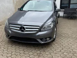Grau Gebraucht 2011 Mercedes B180 Edition 1 Van / Kleinbus | 9.500 € (Fairer Preis)