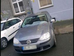 Silber Gebraucht 2005 VW Golf Limousine | 2.000 € (Fairer Preis)