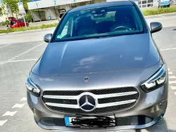 Grau Gebraucht 2019 Mercedes B250 Edition 1 Van / Kleinbus | 21.800 € (Superpreis)