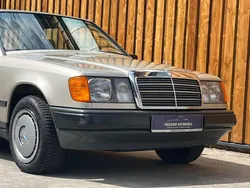 Rauchsilber Gebraucht 1988 Mercedes E250 Limousine | 14.900 €