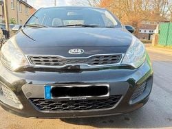 Schwarz Gebraucht 2013 Kia Rio Edition 7 Limousine | 6.400 € (Fairer Preis)