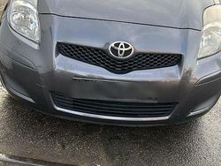 Grau Gebraucht 2011 Toyota Yaris Kleinwagen | 2.950 € (Fairer Preis)