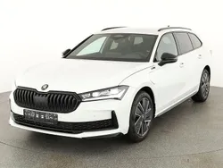 Kristall weiß Neu 2025 Skoda Superb SportLine Kombi | 47.495 € (Fairer Preis)