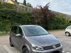 Grau Gebraucht 2011 VW Touran Van / Kleinbus | 4.599 € (Guter Preis)
