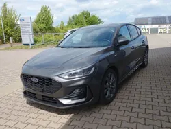 Grau Neu 2025 Ford Focus ST-Line Limousine | 29.490 € (Fairer Preis)