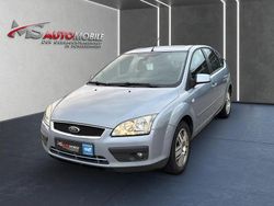 Blau Gebraucht 2004 Ford Focus Ghia Limousine | 690 € (Superpreis)
