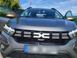 Grau Gebraucht 2024 Dacia Jogger Extreme Van / Kleinbus | 19.999 € (Fairer Preis)