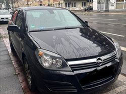 Schwarz Gebraucht 2005 Opel Astra Kombi | 1.000 € (Guter Preis)
