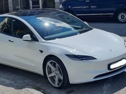 Weiß Gebraucht 2023 Tesla Model 3 Standard Range Limousine | 33.800 € (Etwas zu teuer)