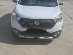 Weiß Gebraucht 2022 Dacia Lodgy Stepway Van / Kleinbus | 16.399 € (Fairer Preis)