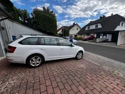 Weiß Gebraucht 2020 Skoda Octavia Ambition Kombi | 15.499 € (Superpreis)