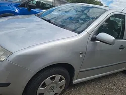Silber Gebraucht 2002 Skoda Fabia Limousine | 1.200 € (Fairer Preis)