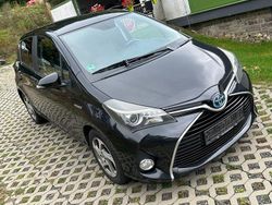 Schwarz Gebraucht 2015 Toyota Yaris Hybrid Comfort Limousine | 7.999 € (Fairer Preis)