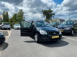 Schwarz Gebraucht 2011 Kia Carens Van / Kleinbus | 4.800 € (Etwas zu teuer)