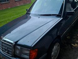 Schwarz Gebraucht 1992 Mercedes E230 Limousine | 3.400 €