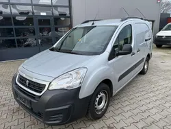Lackierung aluminiumgrau Gebraucht 2017 Peugeot Partner Premium Van / Kleinbus | 7.499 € (Fairer Preis)