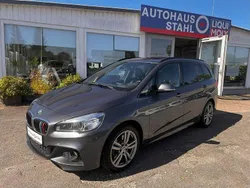 Mineralgrau metallic mineralgrau metallic Gebraucht 2016 BMW 220 M Sport Kombi | 14.490 € (Fairer Preis)