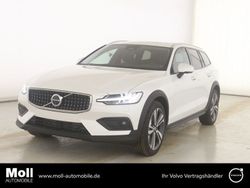 Weiss Gebraucht 2024 Volvo V60 CC Plus Kombi | 39.900 € (Superpreis)