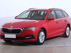 Velvetrot metallic (metallic) Gebraucht 2024 Skoda Octavia Kombi | 25.940 € (Superpreis)