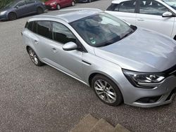 Grau Gebraucht 2017 Renault Mégane IV Experience Limousine | 5.900 € (Etwas zu teuer)