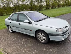 Grau Gebraucht 2000 Renault Laguna Limousine | 1.900 €