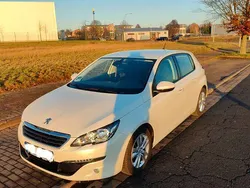 Weiß Gebraucht 2016 Peugeot 308 Active Limousine | 8.990 € (Guter Preis)