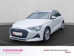 Gletscherweiß metallic Gebraucht 2024 Audi A3 Sportback Advanced Limousine | 35.990 € (Fairer Preis)