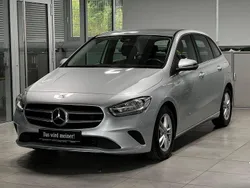 Silber Gebraucht 2020 Mercedes B180 Style Van / Kleinbus | 23.880 € (Teuer)