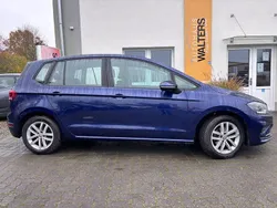 Blau Gebraucht 2018 VW Golf VII Comfortline Limousine | 10.885 € (Guter Preis)