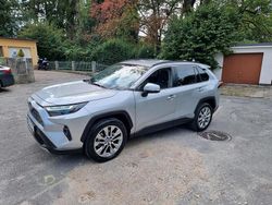 Silber Gebraucht 2023 Toyota RAV4 Hybrid SUV | 42.800 € (Etwas zu teuer)