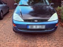 Blau Gebraucht 2000 Ford Focus Trend Kombi | 1.700 € (Etwas zu teuer)