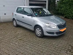 Silber Gebraucht 2011 Skoda Fabia Limousine | 2.580 € (Guter Preis)
