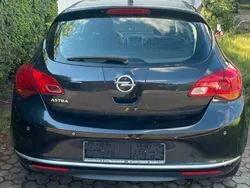 Schwarz Gebraucht 2012 Opel Astra Color Edition Limousine | 4.000 € (Etwas zu teuer)
