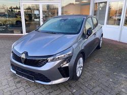 Grau Gebraucht 2024 Renault Clio V Evolution Limousine | 17.790 € (Fairer Preis)