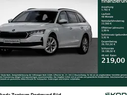Weiß Gebraucht 2024 Skoda Octavia Selection Kombi | 29.342 € (Fairer Preis)