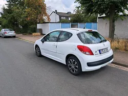 Weiß Gebraucht 2011 Peugeot 207 Limousine | 2.200 € (Guter Preis)