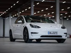 Weiß Gebraucht 2021 Tesla Model 3 Standard Range Limousine | 24.900 € (Guter Preis)