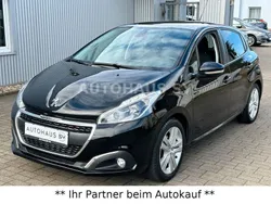Schwarz Gebraucht 2018 Peugeot 208 Signature Sky Kleinwagen | 9.950 € (Guter Preis)