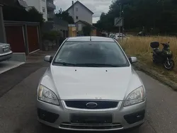 Grau Gebraucht 2007 Ford Focus Limousine | 1.980 € (Etwas zu teuer)