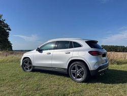 Grau Gebraucht 2024 Mercedes GLA180 AMG line SUV | 38.500 € (Fairer Preis)