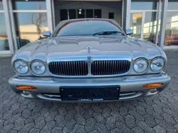 Grau Gebraucht 2000 Jaguar XJ8 Limousine | 9.900 €