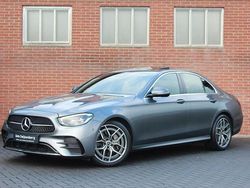Grau Gebraucht 2022 Mercedes E220 AMG line Limousine | 38.650 € (Fairer Preis)